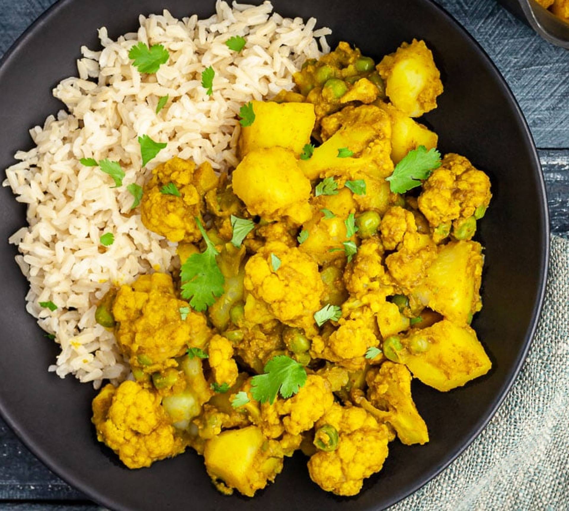 Indian Potato & Cauliflower Curry (Aloo Gobhi)