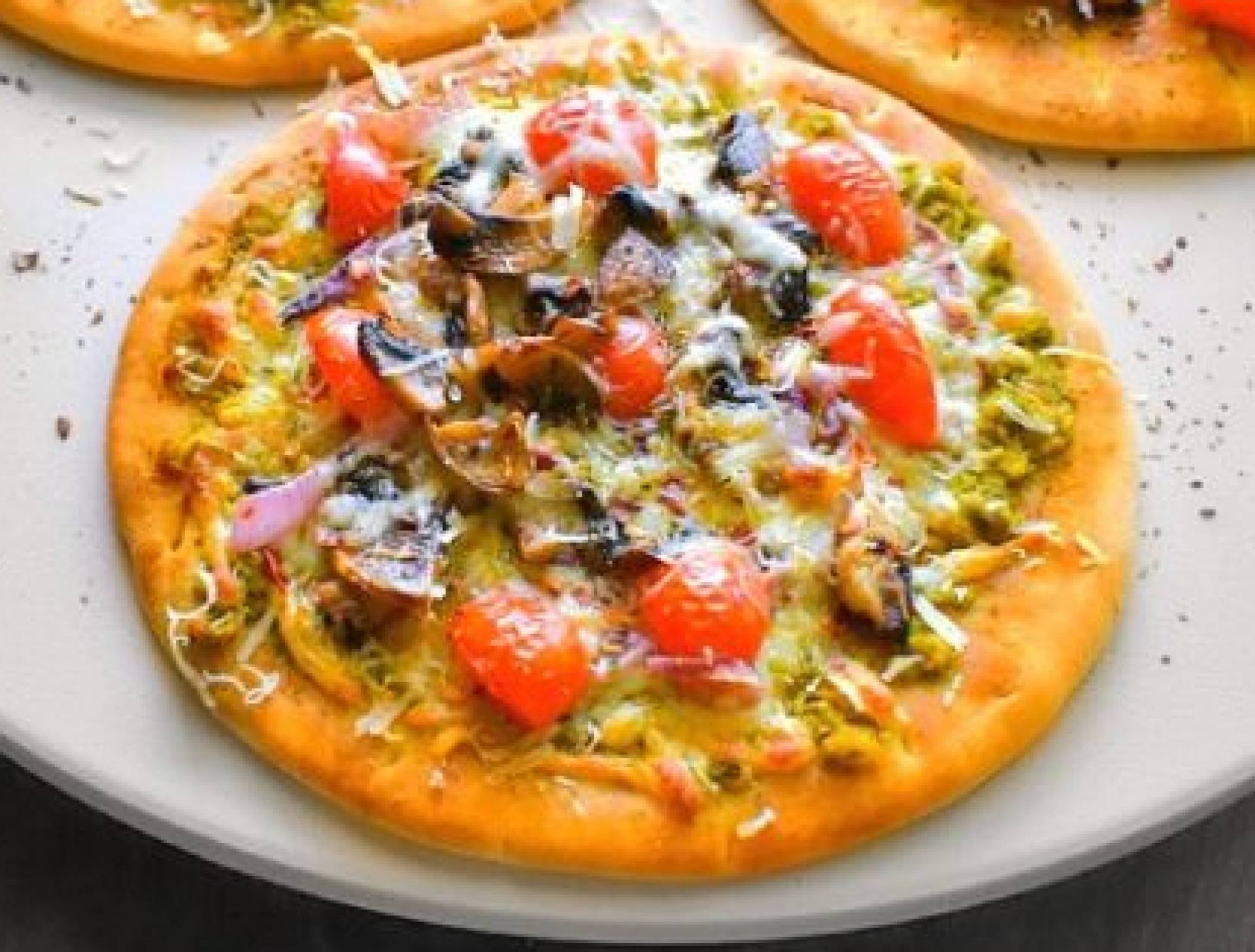 Pesto Mushroom & Bell Pepper Personal Pizza